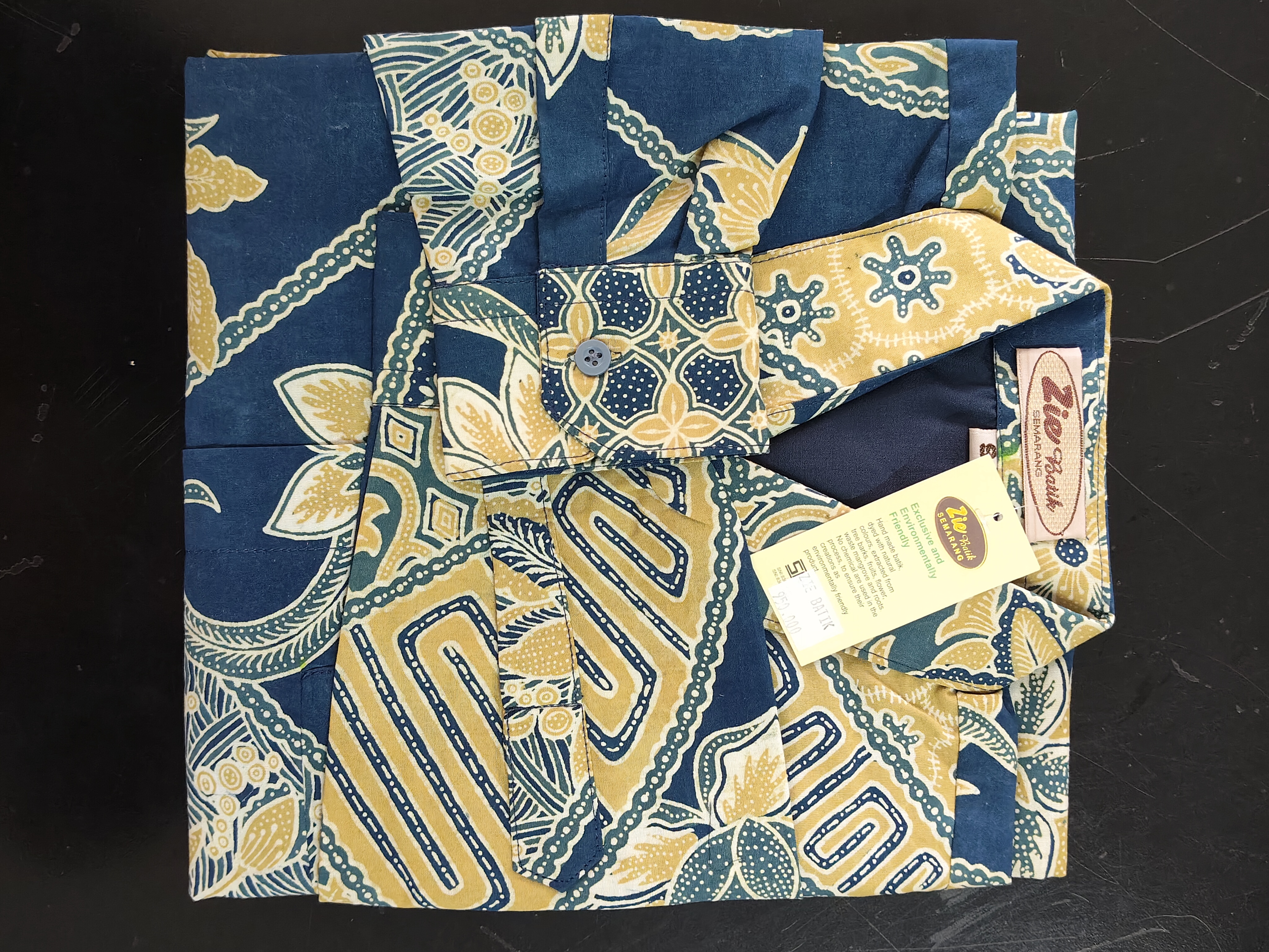 Kemeja batik lengan panjang