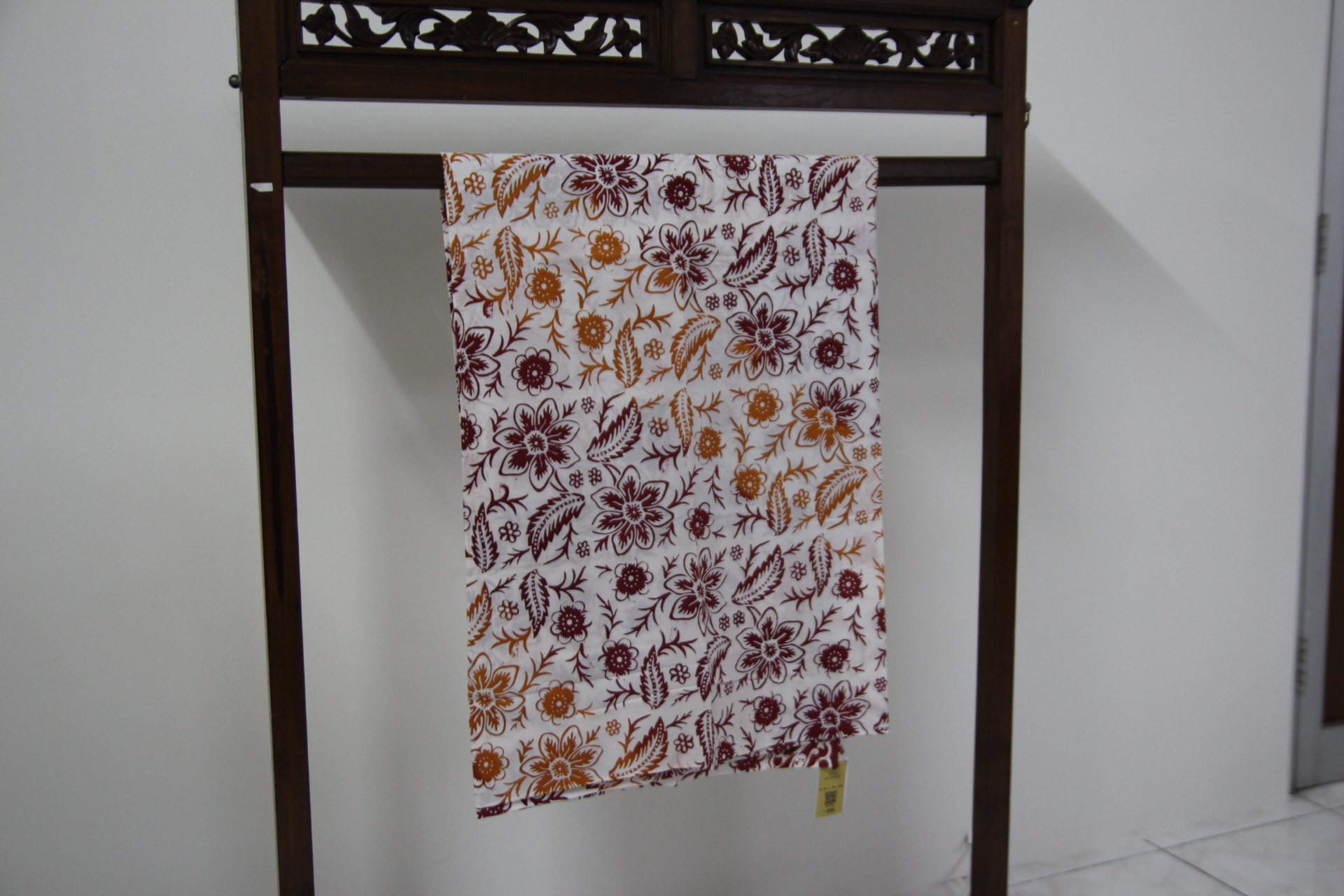 Kain Batik Cap Bunga Putih