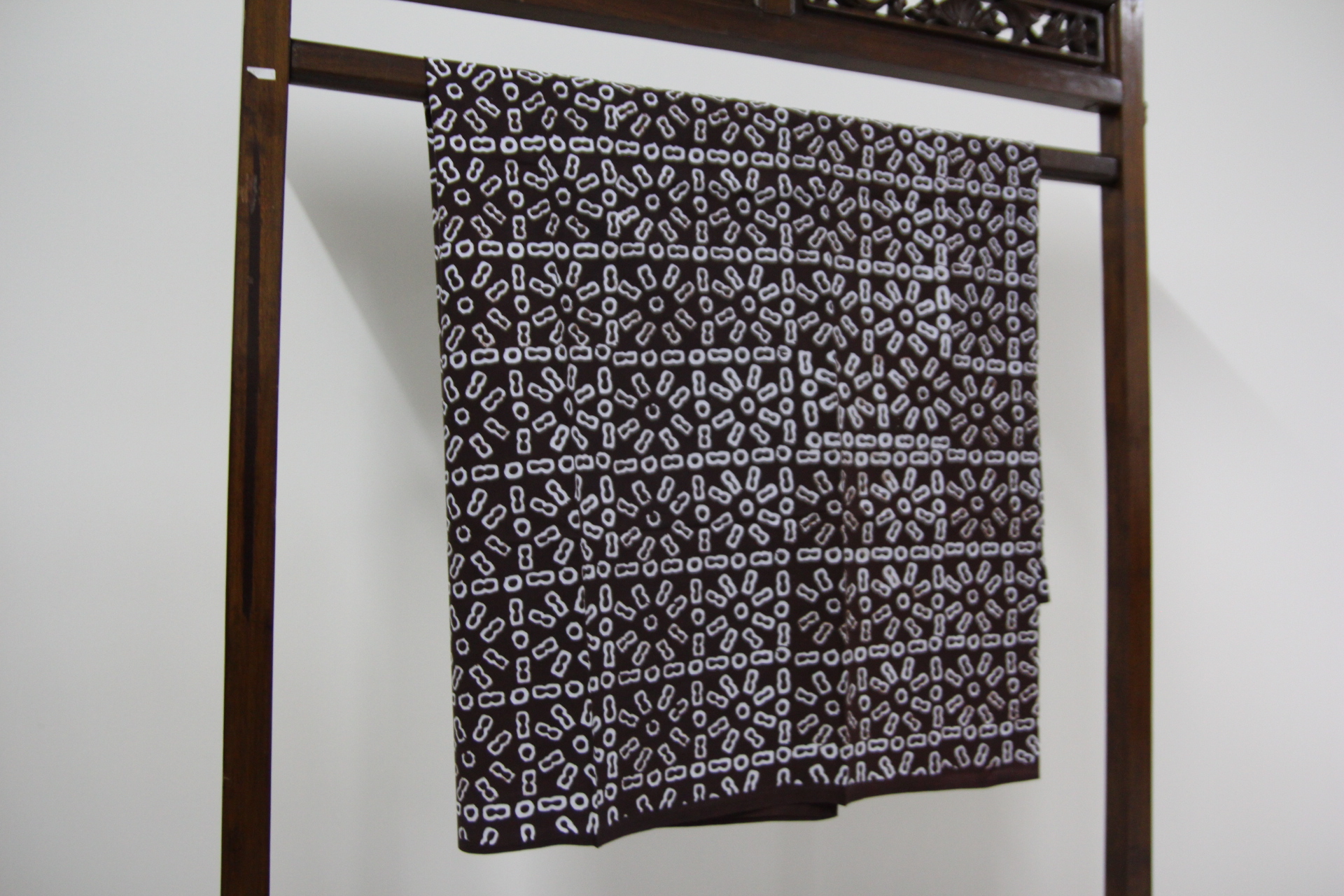 Kain Batik Cap Bunga Geometris