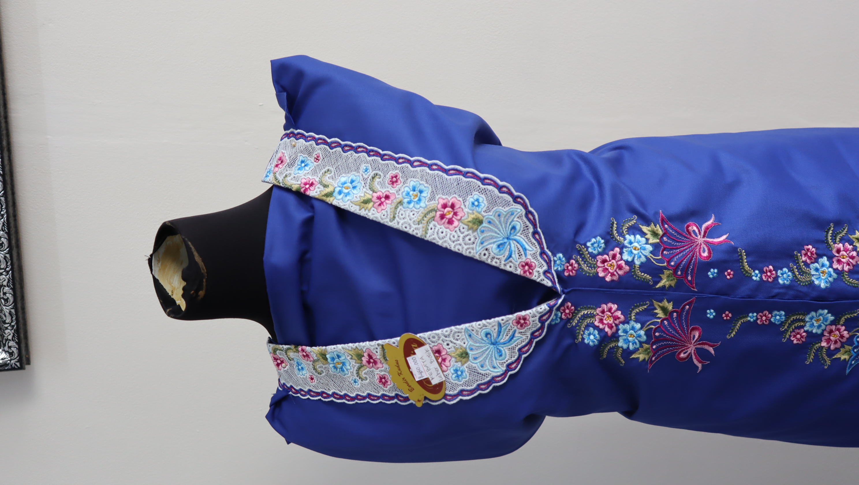 Kebaya Katun Leher Balik Biru Elektrik