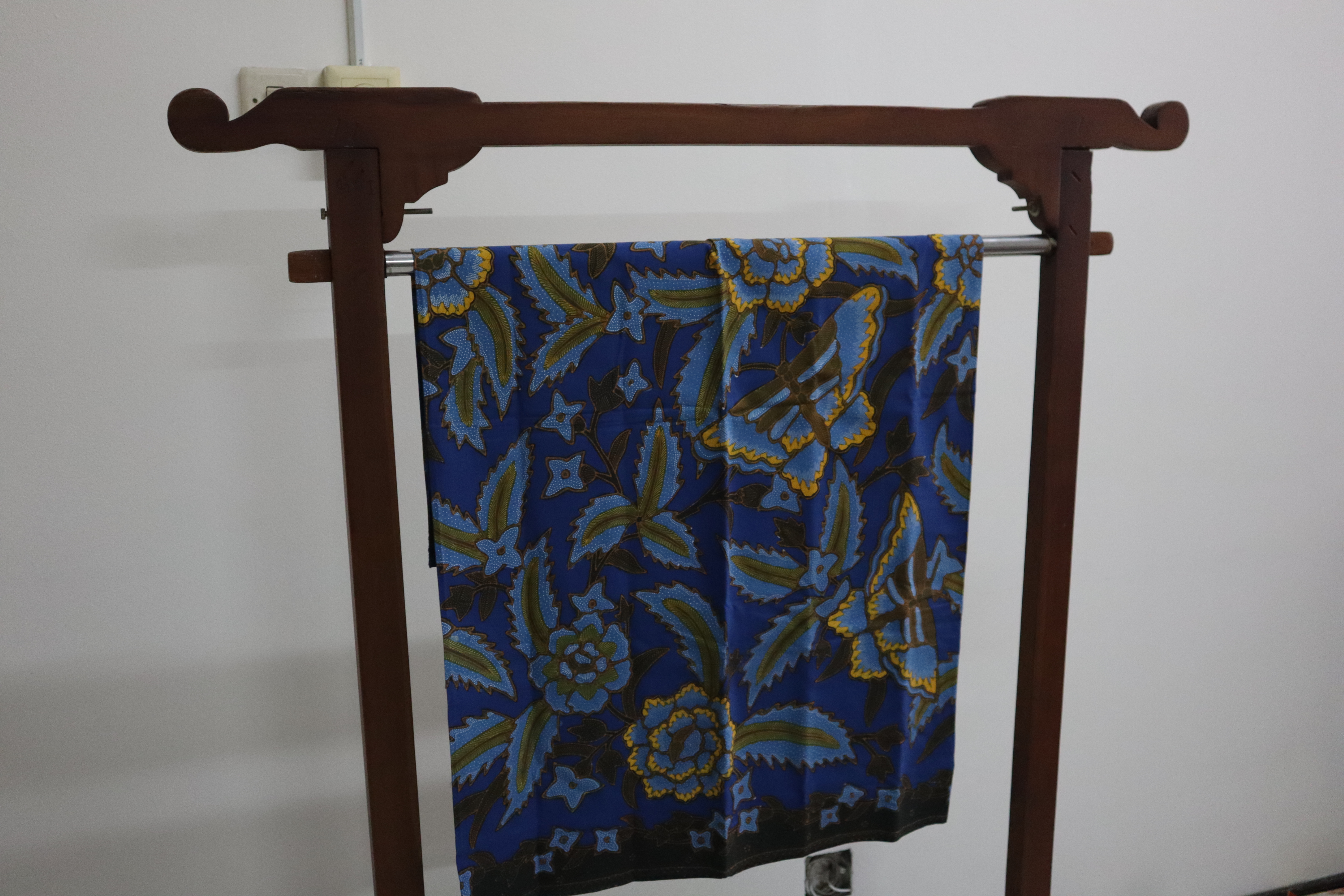 Kain Batik Tulis Bunga Biru