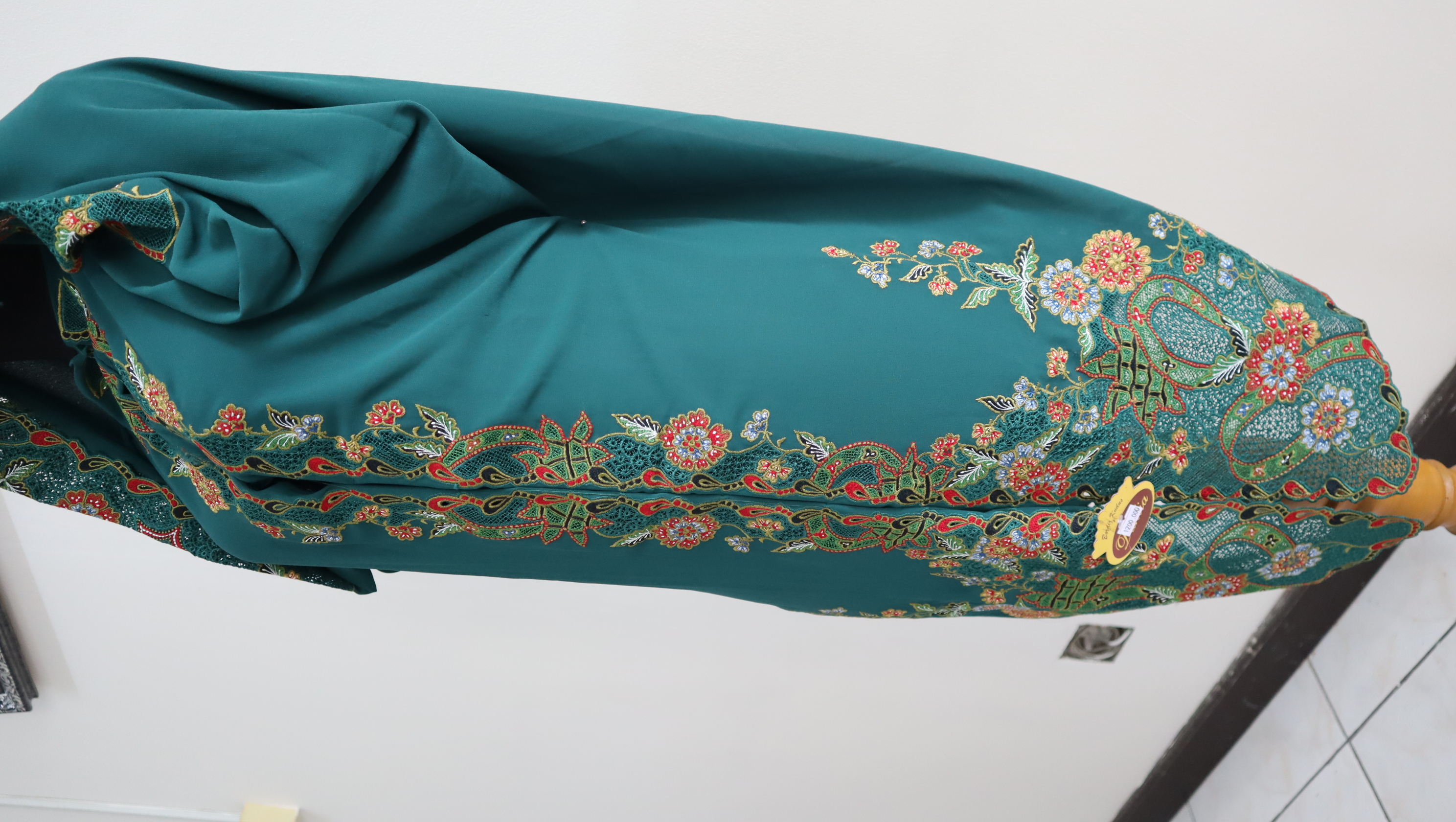 Kebaya Ceruti Warna Hijau Botol